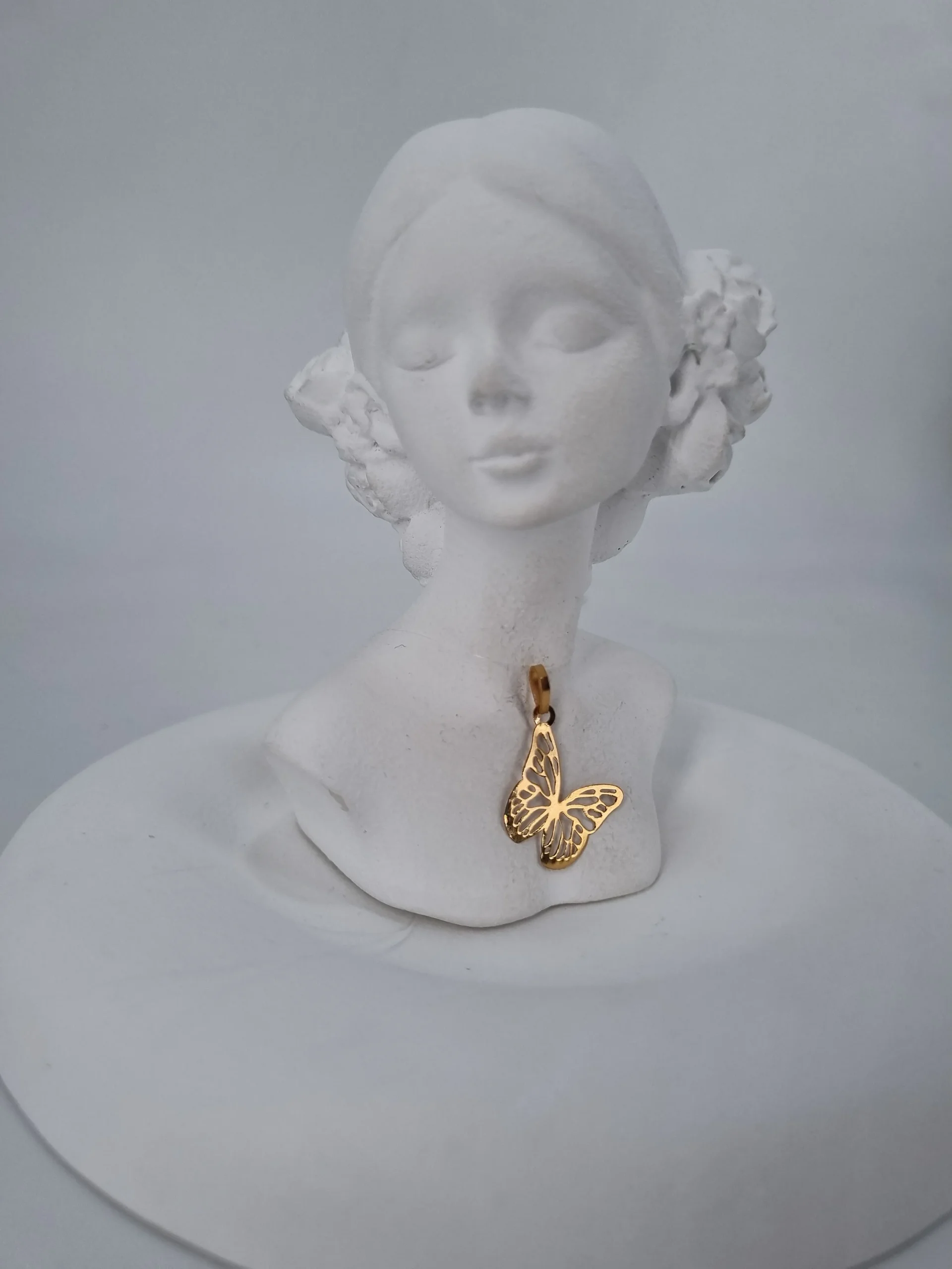 آویز طلای پروانه بال باز