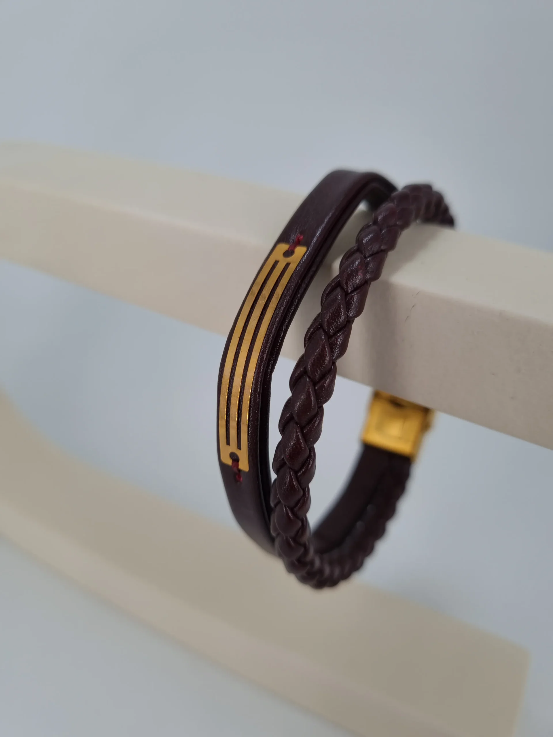 دستبند طلای دو بافت با پلاک خطی