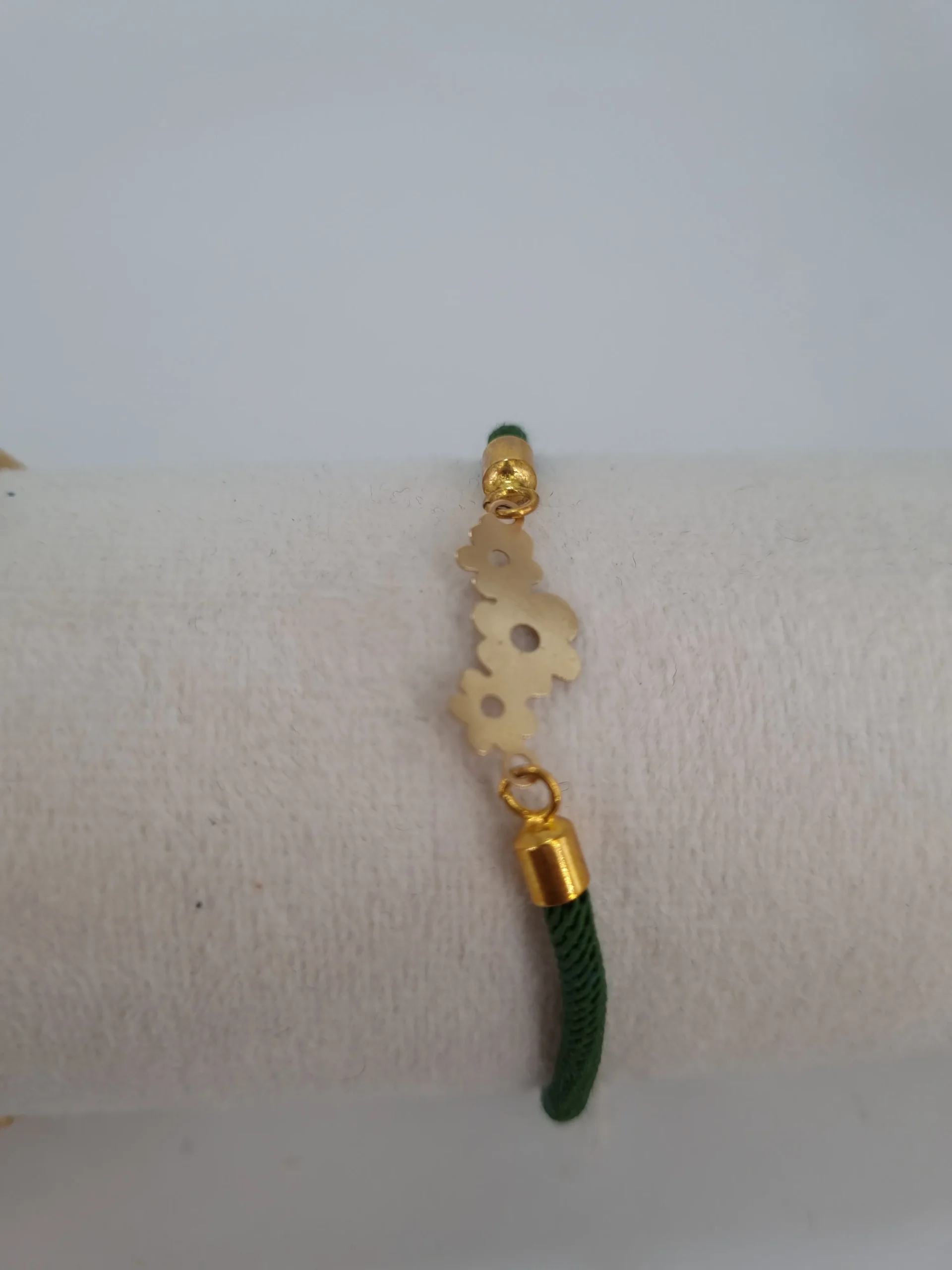 دستبند طلای سه گل با بند چرمی