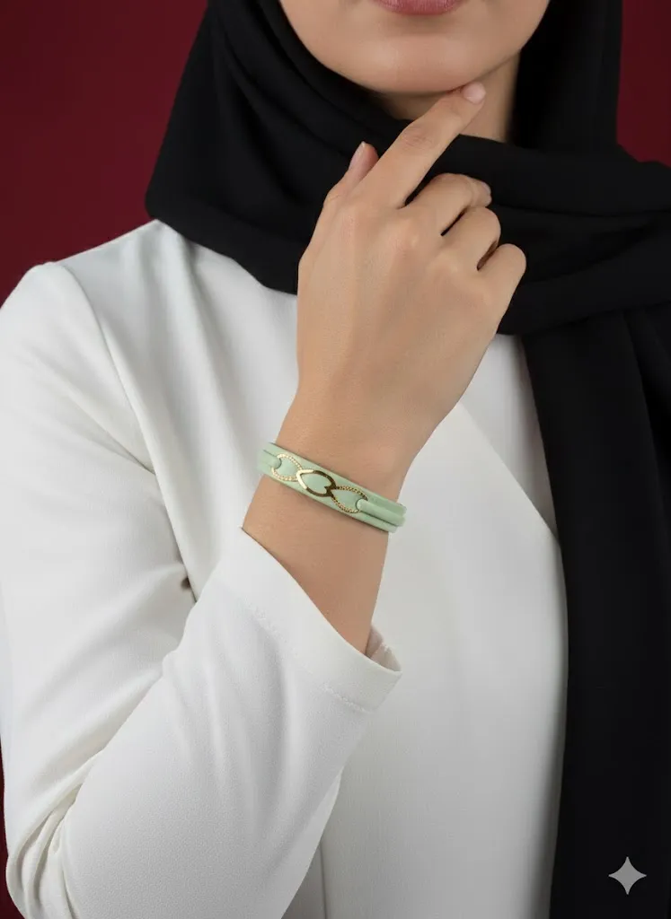 دستبند طلای چرمی سه قلب - Image 2